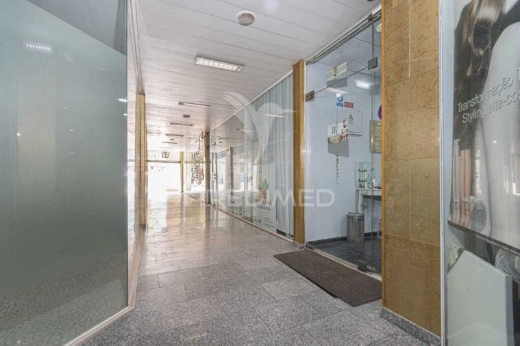 Loja para Arrendamento em Almada, Cova da Piedade, Pragal e Cacilhas Foto 5