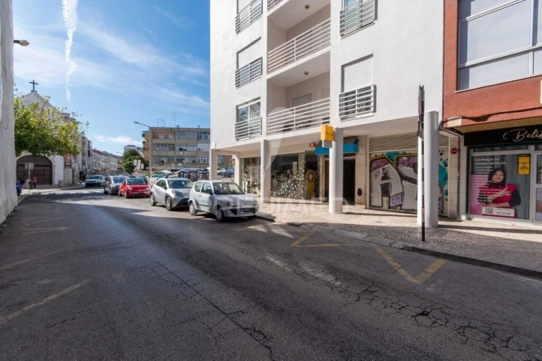 Loja para Arrendamento em Almada, Cova da Piedade, Pragal e Cacilhas Foto 2