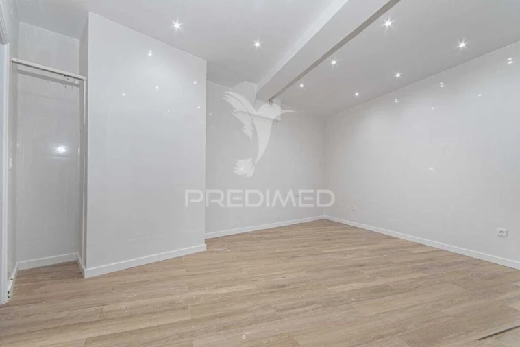 Loja para Arrendamento em Almada, Cova da Piedade, Pragal e Cacilhas Foto 8