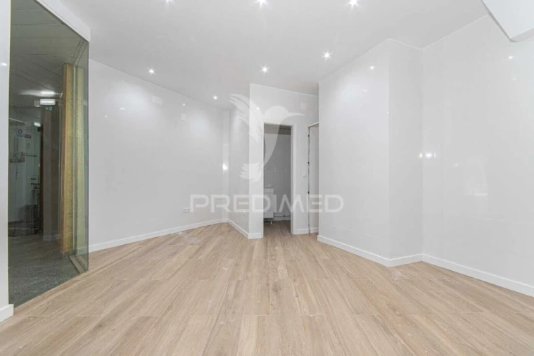 Loja para Arrendamento em Almada, Cova da Piedade, Pragal e Cacilhas Foto 7