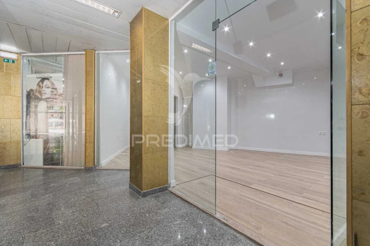 Loja para Arrendamento em Almada, Cova da Piedade, Pragal e Cacilhas Foto 3