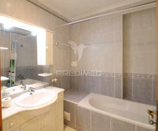 Apartamento T3 para Venda em Quelfes Foto 17