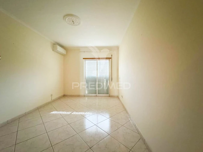 Apartamento T3 para Venda em Quelfes Foto 20