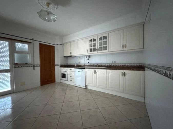 Apartamento T3 para Venda em Quelfes Foto 1