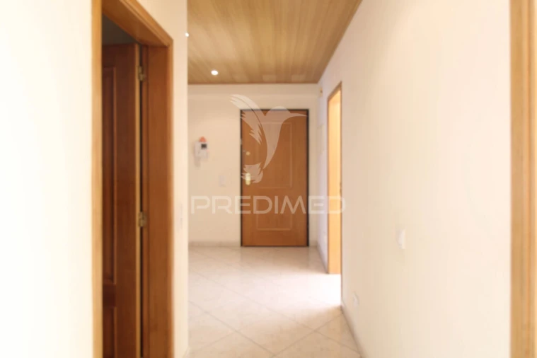 Apartamento T3 para Venda em Quelfes Foto 18