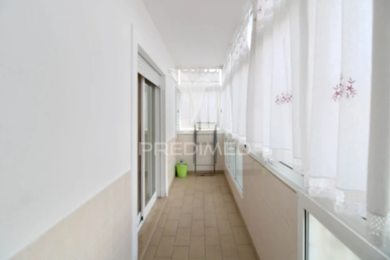 Apartamento T3 para Venda em Quelfes Foto 8