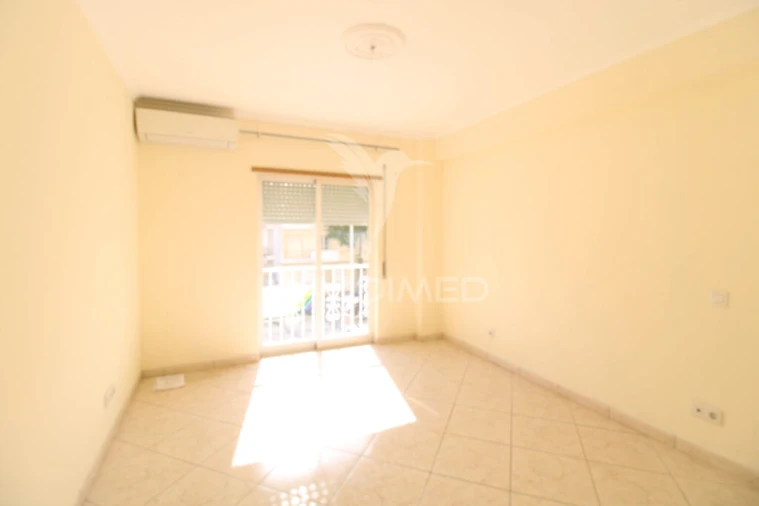 Apartamento T3 para Venda em Quelfes Foto 16