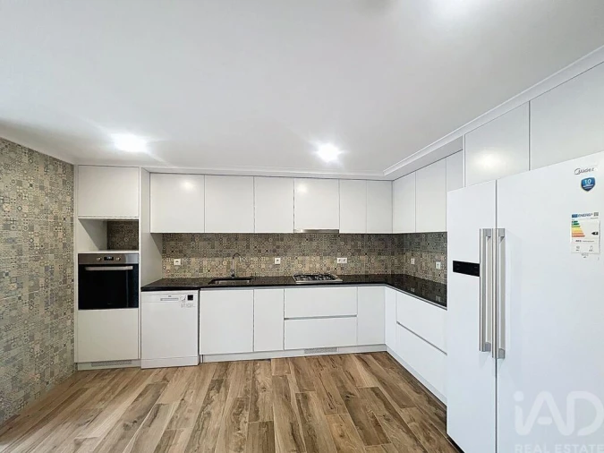 Moradia T3 para Arrendamento em Encarnação Foto 3