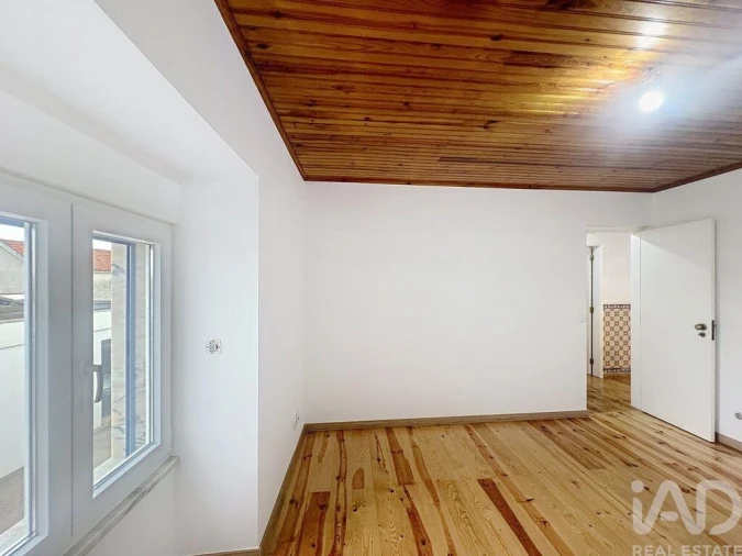 Moradia T3 para Arrendamento em Encarnação Foto 24