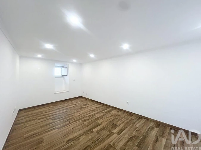 Moradia T3 para Arrendamento em Encarnação Foto 29