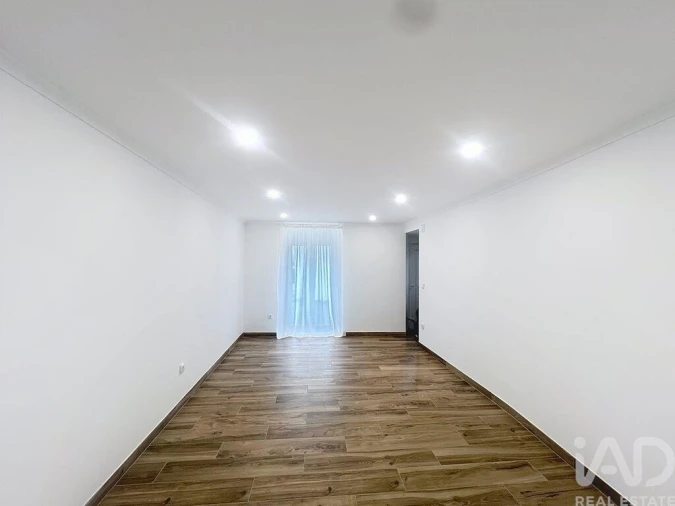 Moradia T3 para Arrendamento em Encarnação Foto 8