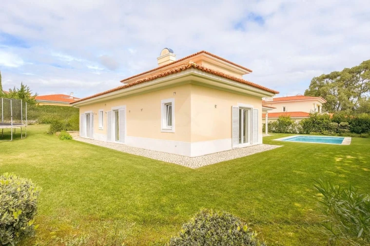 Moradia T4 para Venda em Alcabideche Foto 3