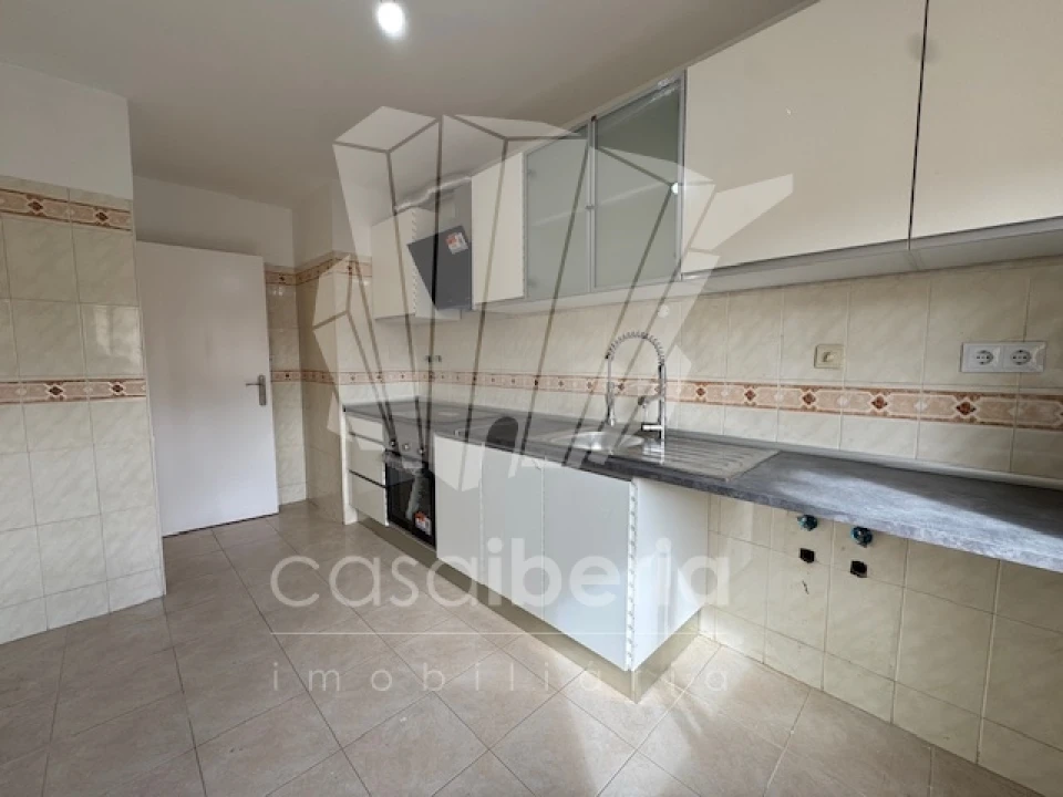 Apartamento T2 para Venda em Algueirão-Mem Martins Foto 2
