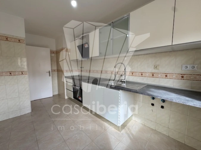 Apartamento T2 para Venda em Algueirão-Mem Martins Foto 2