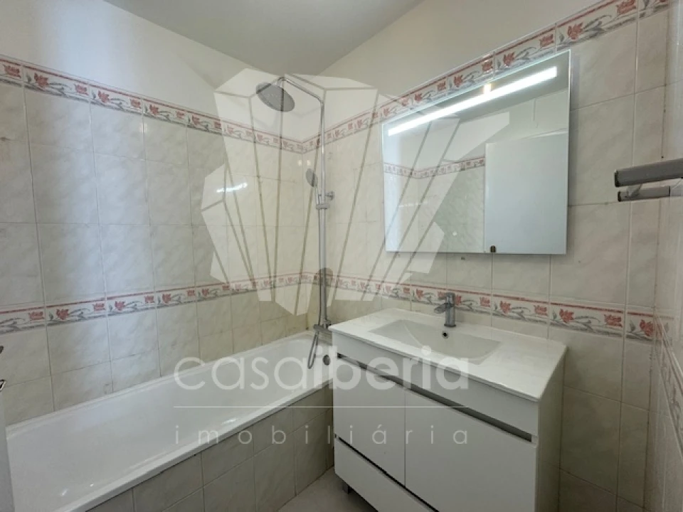 Apartamento T2 para Venda em Algueirão-Mem Martins Foto 16