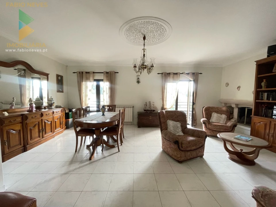 Moradia T5 para Venda em Miranda Foto 53