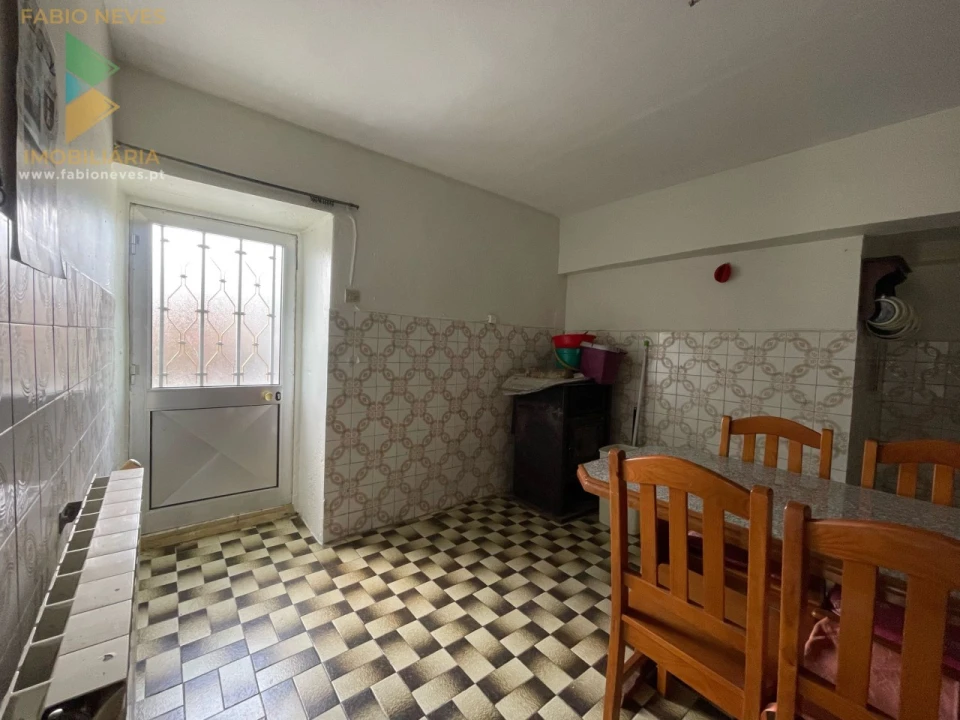 Moradia T5 para Venda em Miranda Foto 82