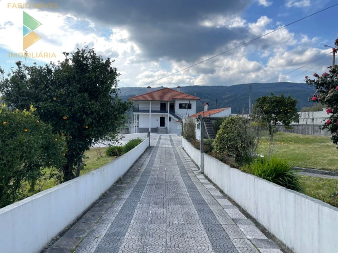 Moradia T5 para Venda em Miranda Foto 11