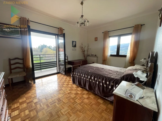 Moradia T5 para Venda em Miranda Foto 71