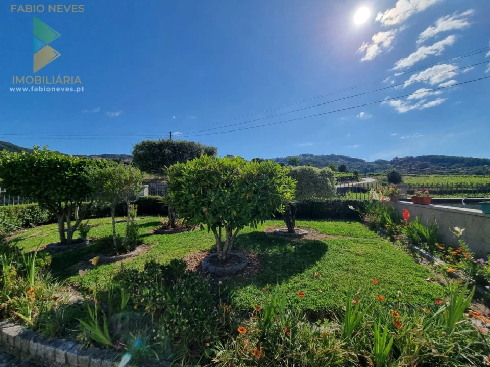 Moradia T4 para Venda em Gondufe Foto 46