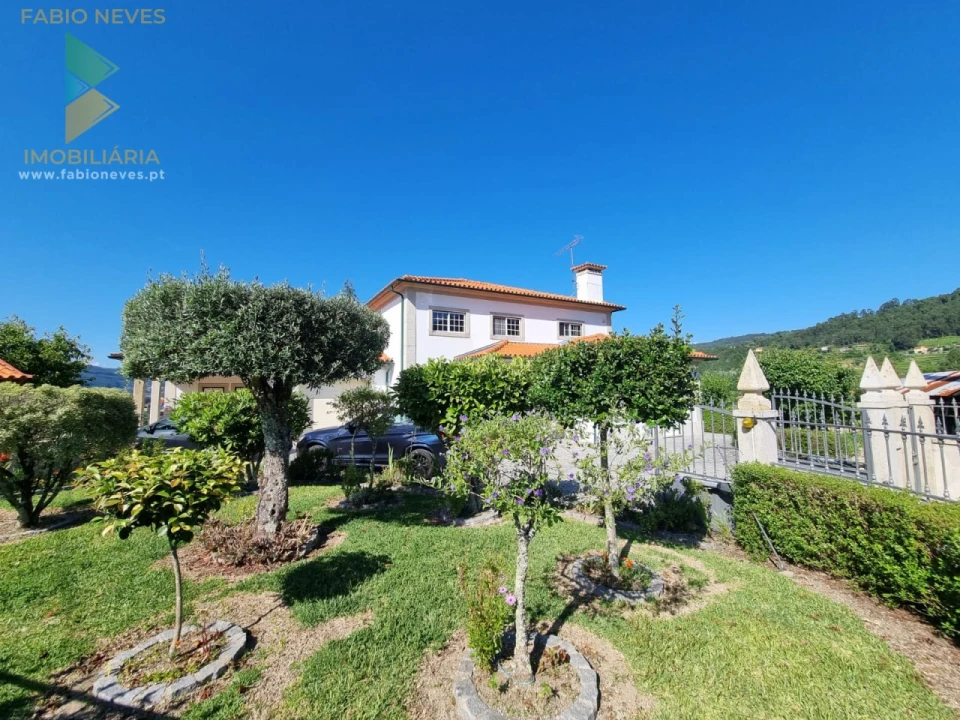 Moradia T4 para Venda em Gondufe Foto 2