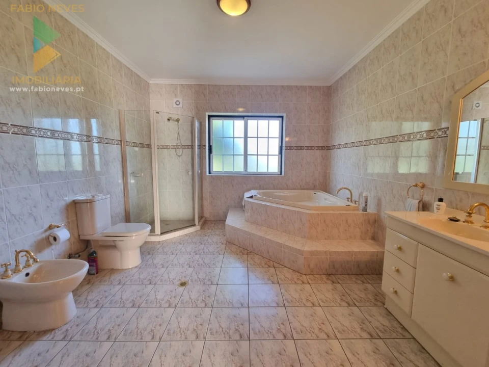 Moradia T4 para Venda em Gondufe Foto 26