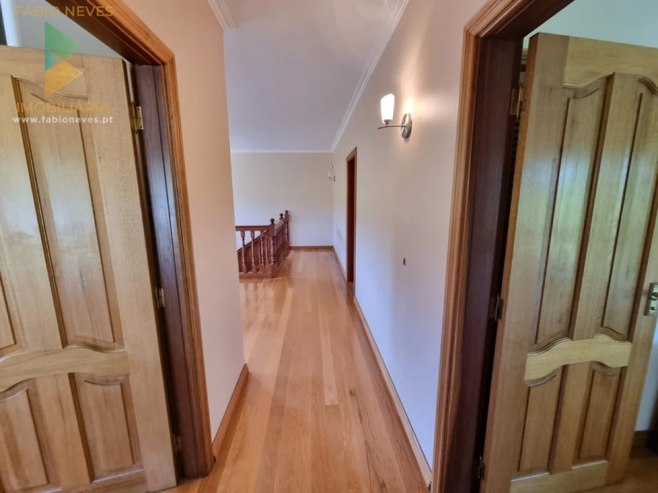 Moradia T4 para Venda em Gondufe Foto 22