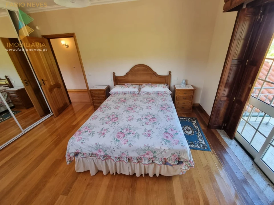 Moradia T4 para Venda em Gondufe Foto 24