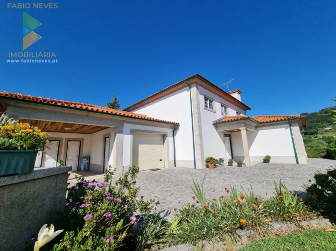 Moradia T4 para Venda em Gondufe