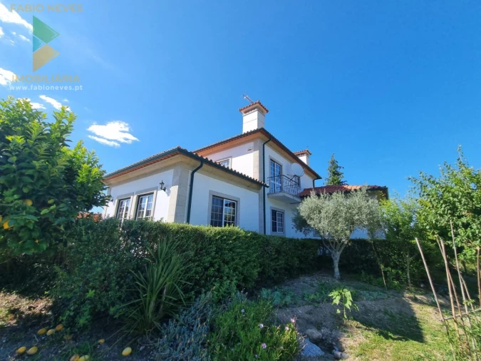 Moradia T4 para Venda em Gondufe Foto 3