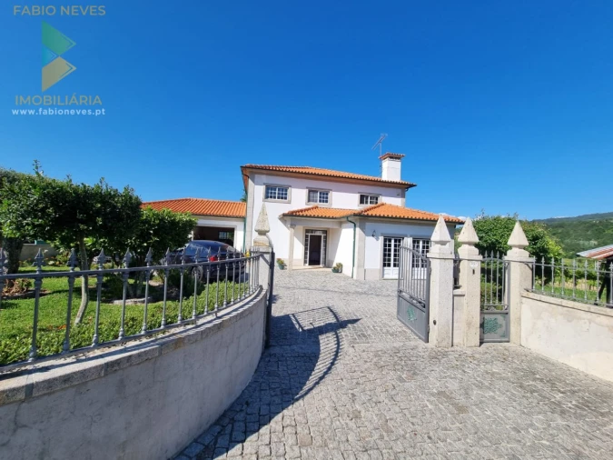 Moradia T4 para Venda em Gondufe Foto 5