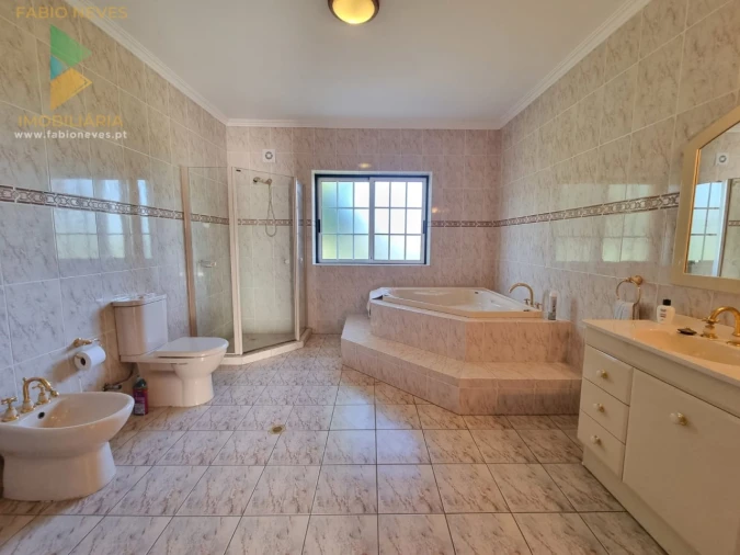 Moradia T4 para Venda em Gondufe Foto 26