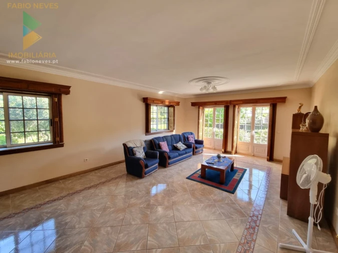 Moradia T4 para Venda em Gondufe Foto 11