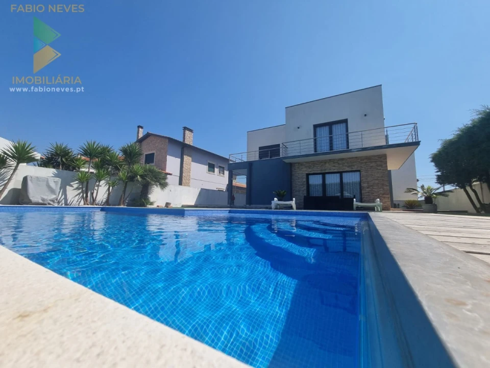 Moradia T4 para Venda em Marinha das Ondas Foto 4