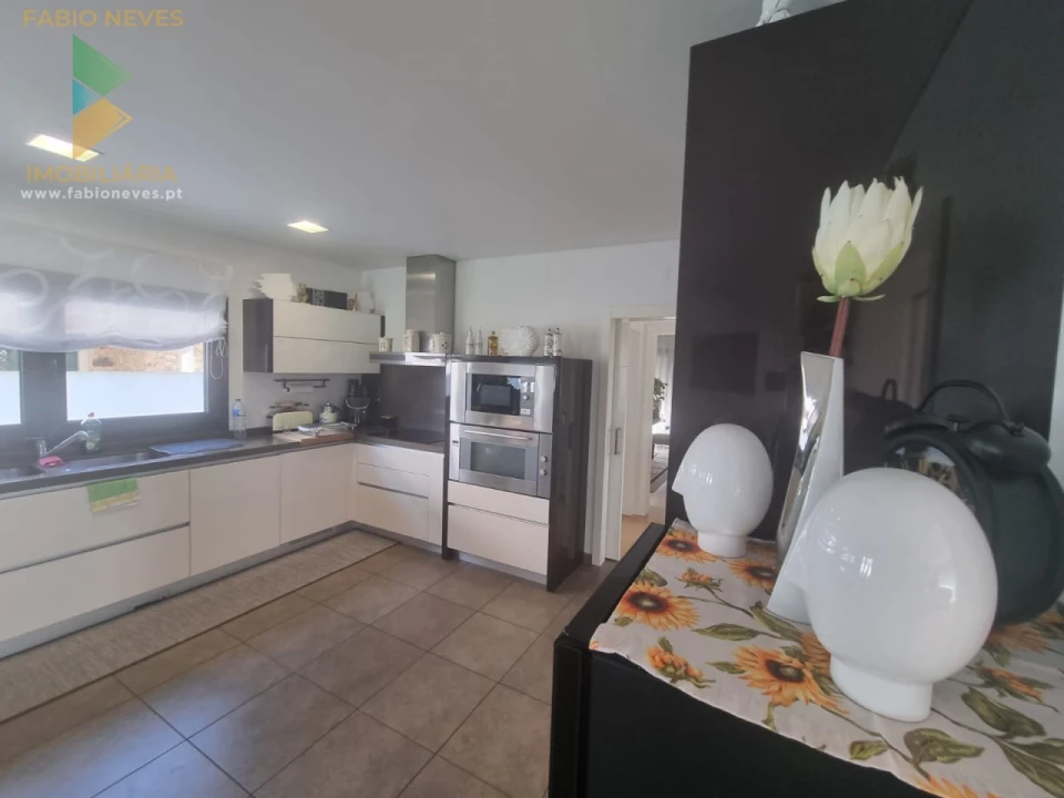 Moradia T4 para Venda em Marinha das Ondas Foto 25