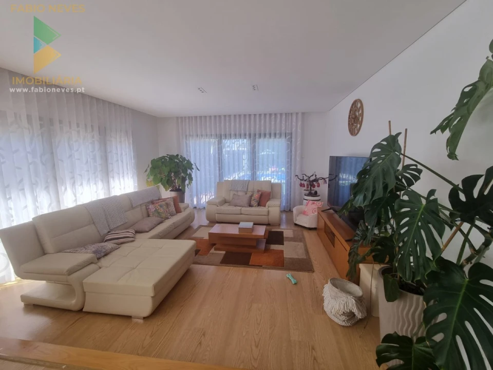 Moradia T4 para Venda em Marinha das Ondas Foto 17