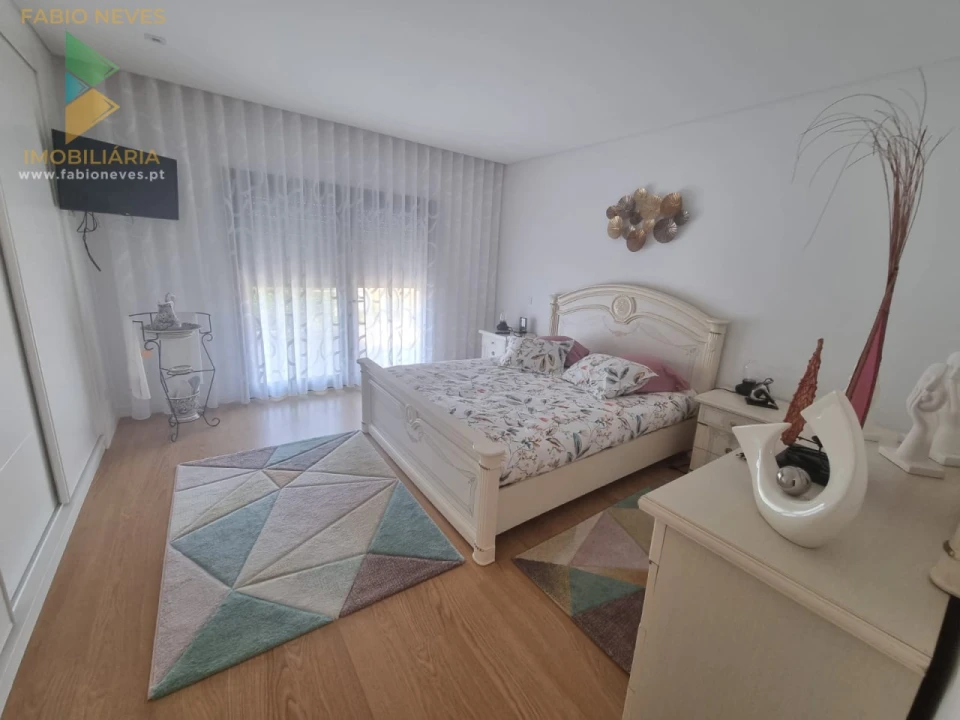 Moradia T4 para Venda em Marinha das Ondas Foto 40