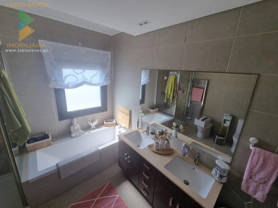 Moradia T4 para Venda em Marinha das Ondas Foto 52