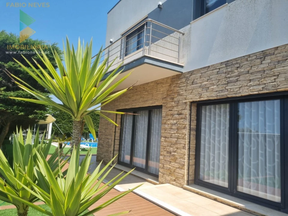 Moradia T4 para Venda em Marinha das Ondas Foto 11