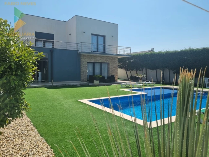 Moradia T4 para Venda em Marinha das Ondas Foto 3