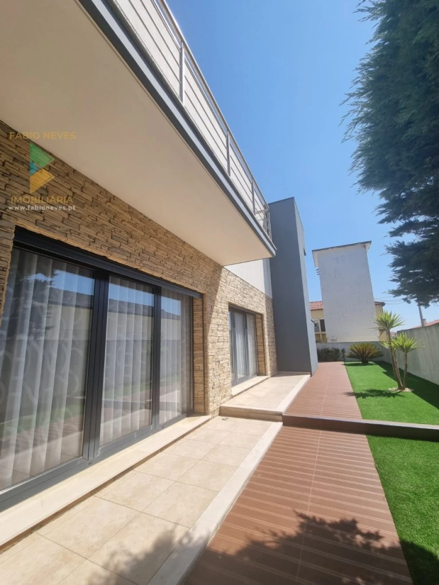 Moradia T4 para Venda em Marinha das Ondas Foto 12