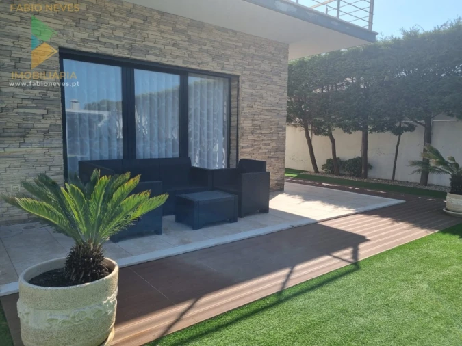 Moradia T4 para Venda em Marinha das Ondas Foto 6