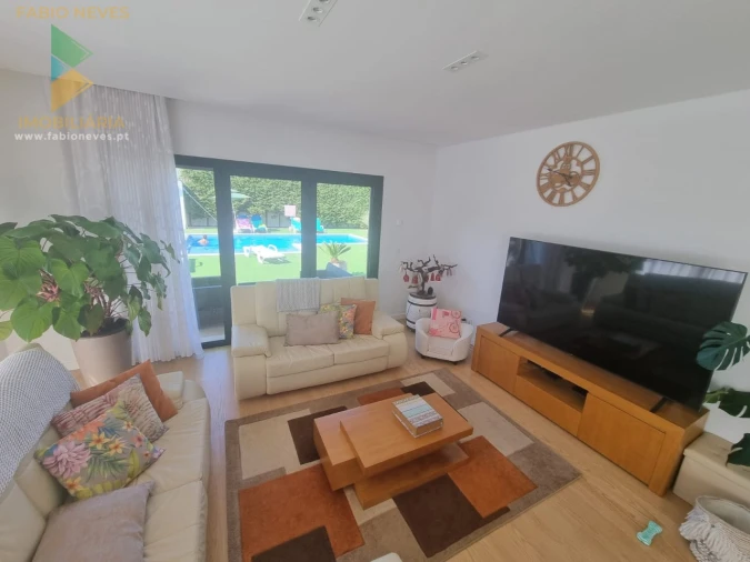 Moradia T4 para Venda em Marinha das Ondas Foto 21