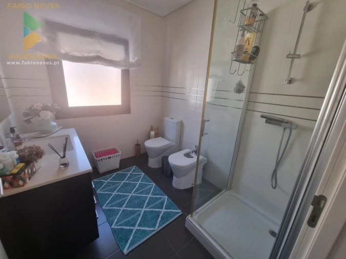 Moradia T4 para Venda em Marinha das Ondas Foto 49