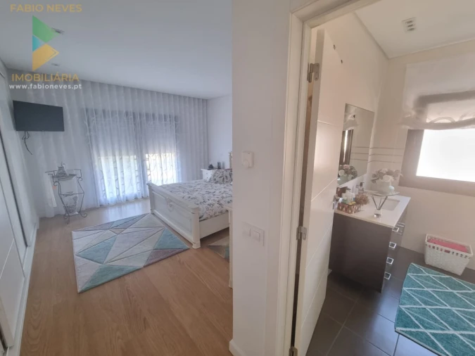 Moradia T4 para Venda em Marinha das Ondas Foto 39