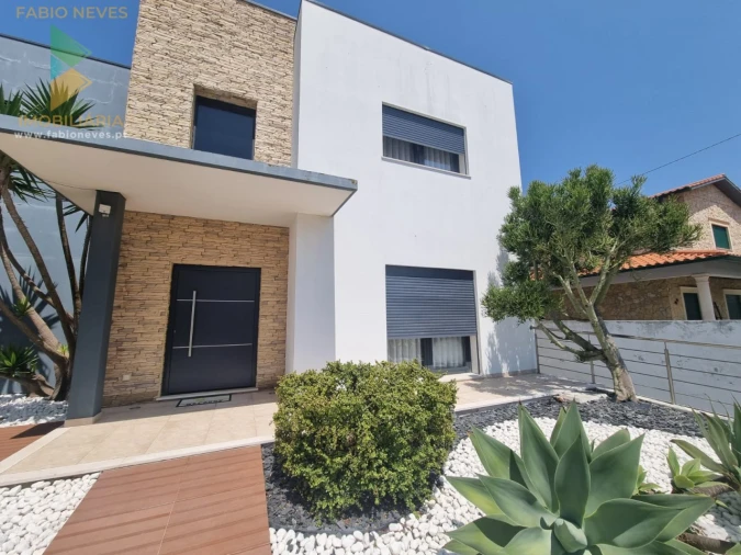 Moradia T4 para Venda em Marinha das Ondas Foto 10