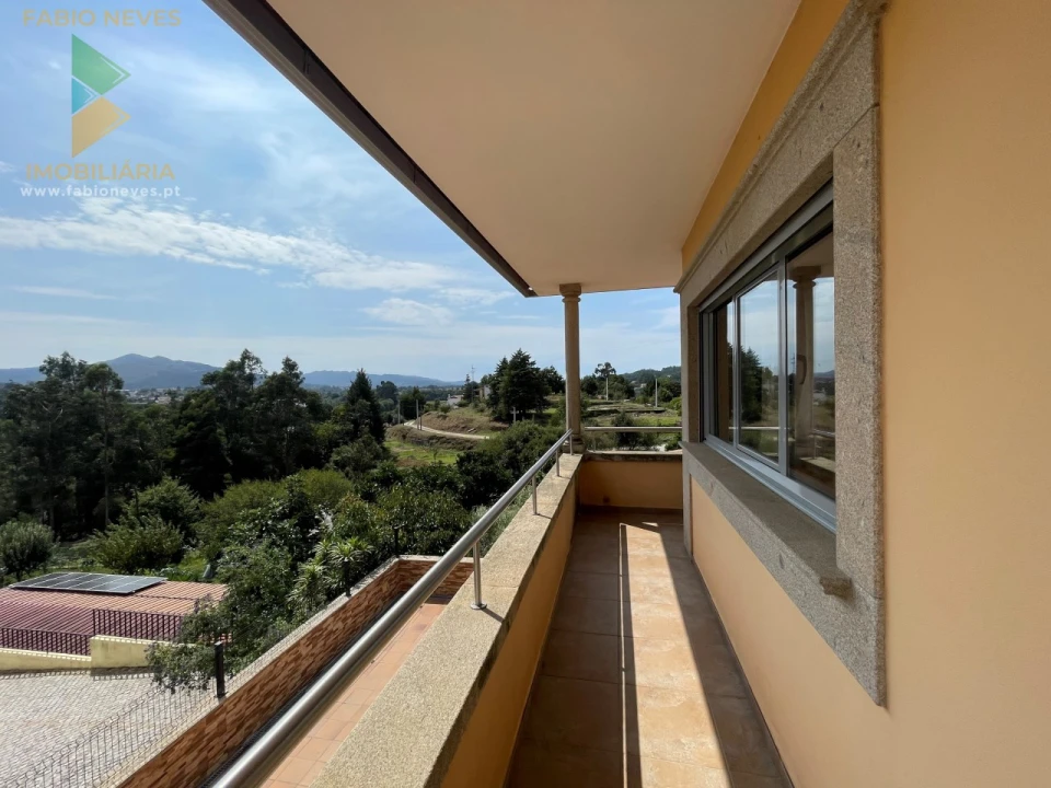 Moradia T4 para Venda em Arcozelo Foto 30