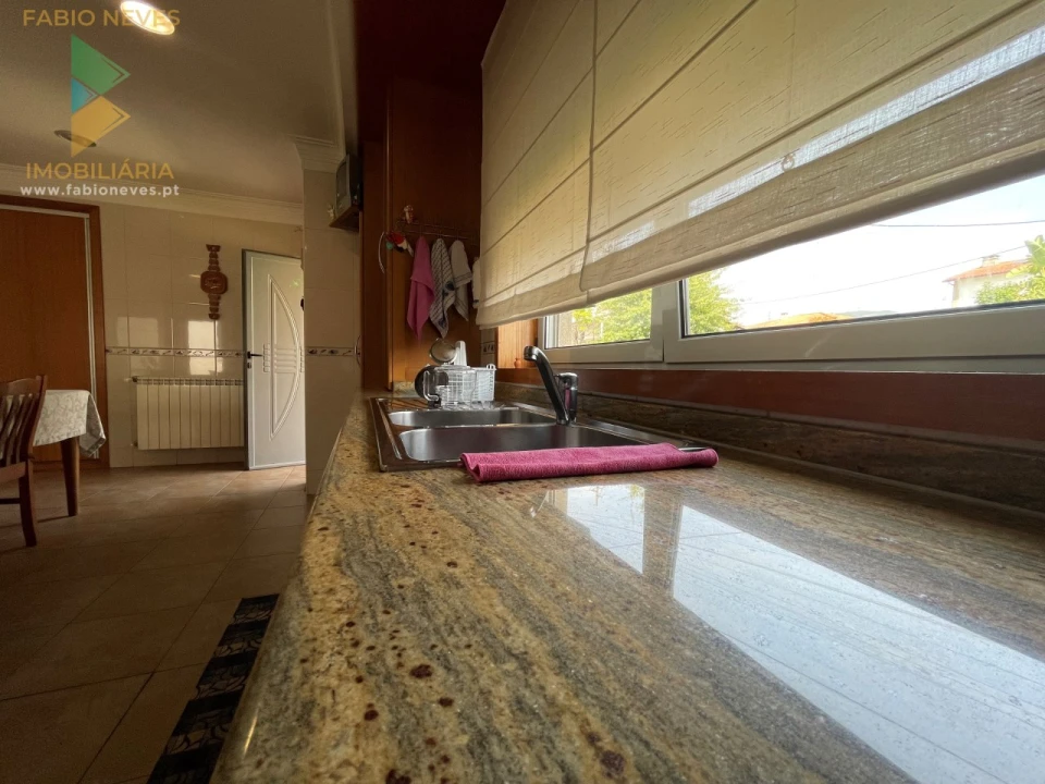 Moradia T4 para Venda em Arcozelo Foto 7