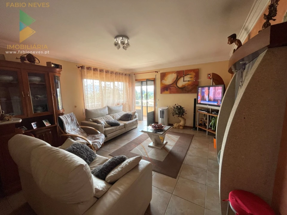 Moradia T4 para Venda em Arcozelo Foto 11