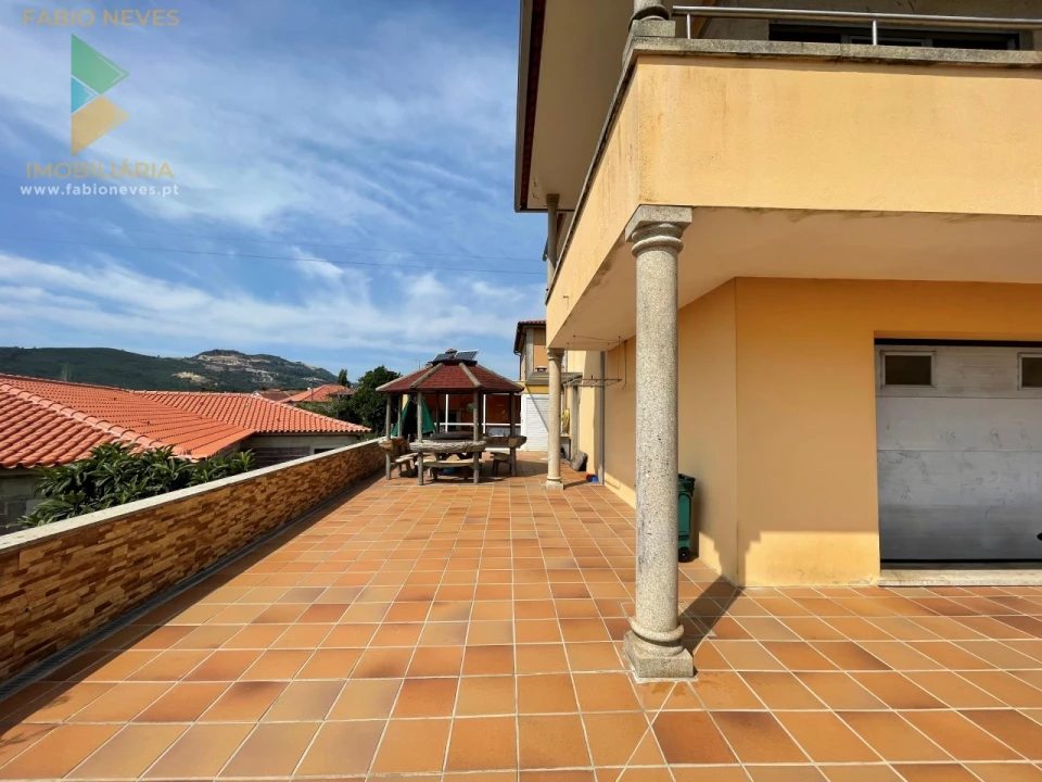 Moradia T4 para Venda em Arcozelo Foto 28